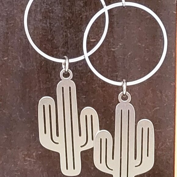 SAGUARO CACTUS Circle Charm Earrings Stainless Steel Lever Back Western Cowgirl - Picture 6 of 6